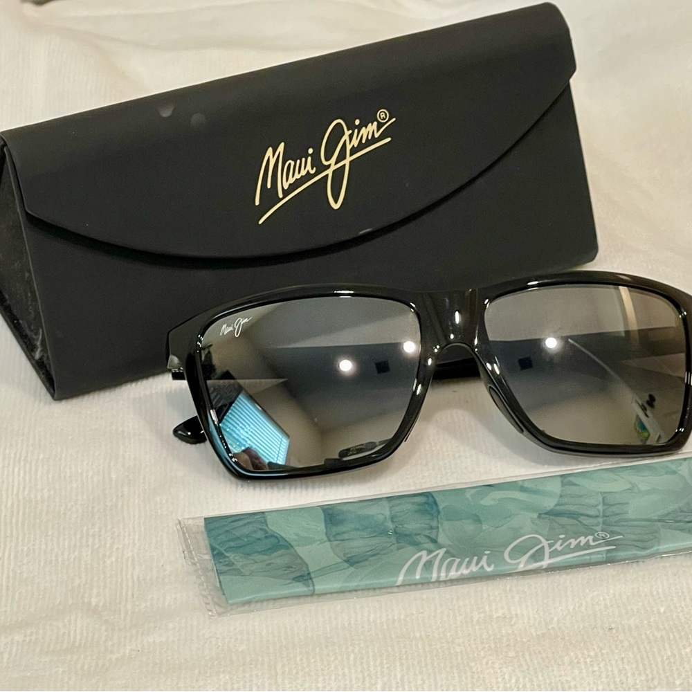 Maui Jim Black Cruzem polarized Sunglasses with Dark Lenses stg-bg New